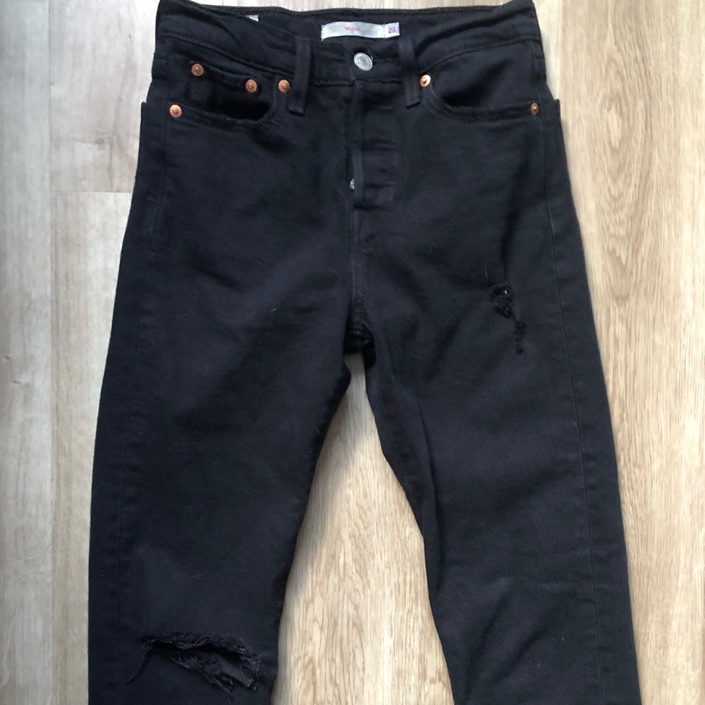 Levi wedgie Black Jeans (size 23, fits 24)